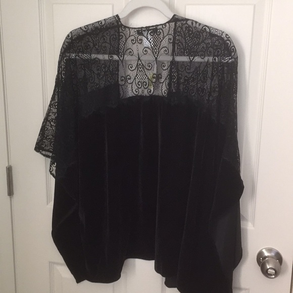 Black Faux Lace and Velvet Cardigan - Picture 5 of 8